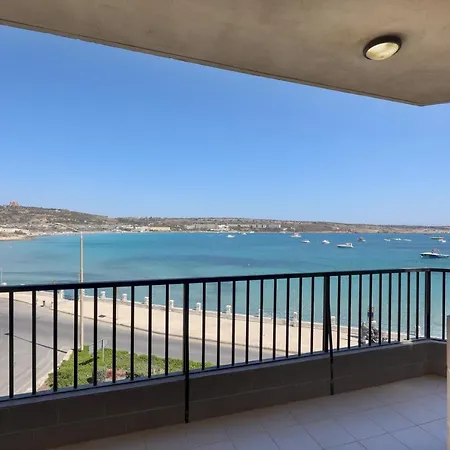 Apartment Beachfront 2 Bedroom *