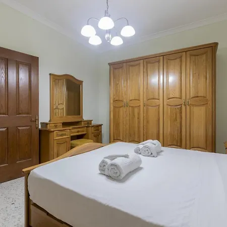 Beachfront 2br In Mellieha Seashore 아파트 *