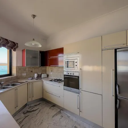 Beachfront 2br In Mellieha Seashore 아파트