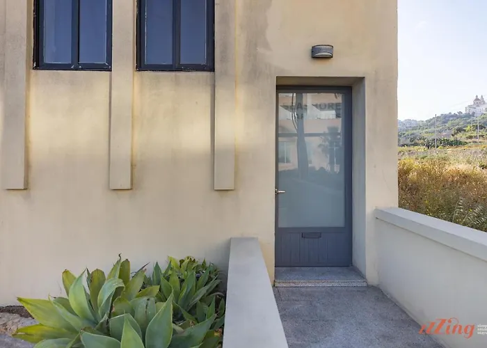 Beachfront 2 Bedroom
