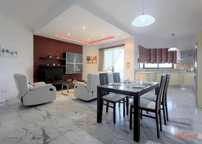 Beachfront 2 Bedroom *